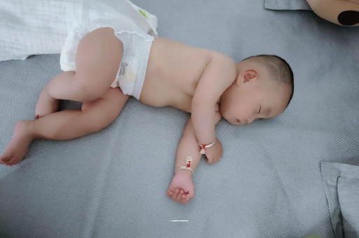 偃师宝宝口水多怎么回事